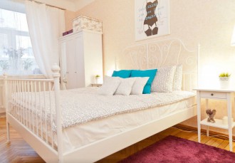 Спальня в светлых тонах с ХЕМНЭС и ЛЕЙРВИК фото