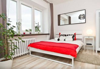 А как вам такое окно в спальне?