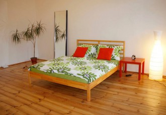 Аскетичная чешская спальня:)