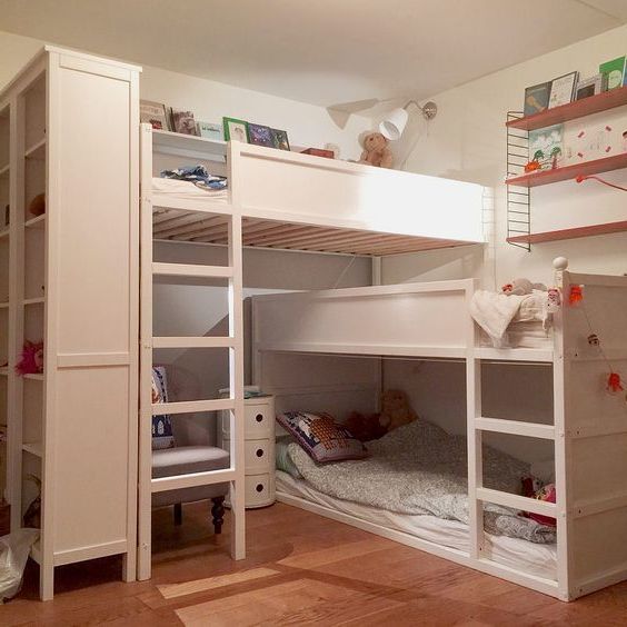 Компактная детская для троих детей