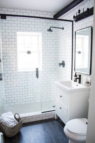 Интерьер современной ванной комнаты с ХЕМНЭС