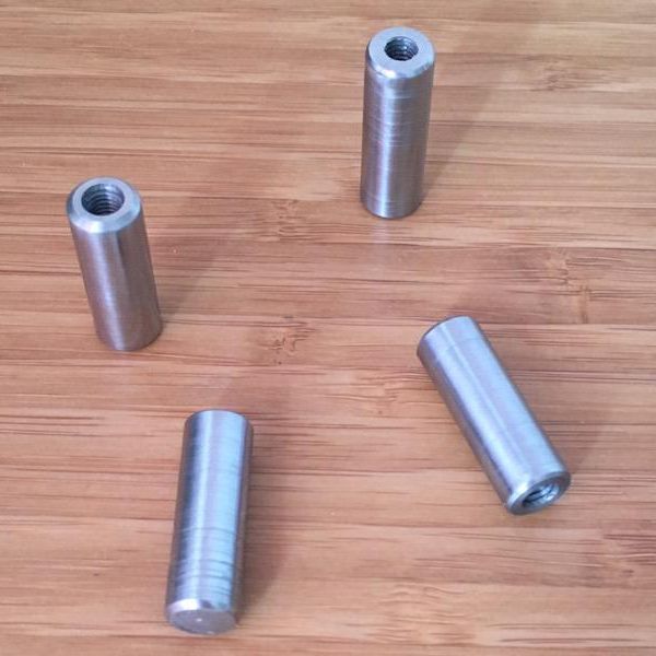 Металлические цилиндры с внутренней резьбой