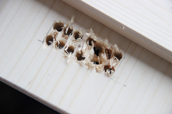 Отверстия в столе