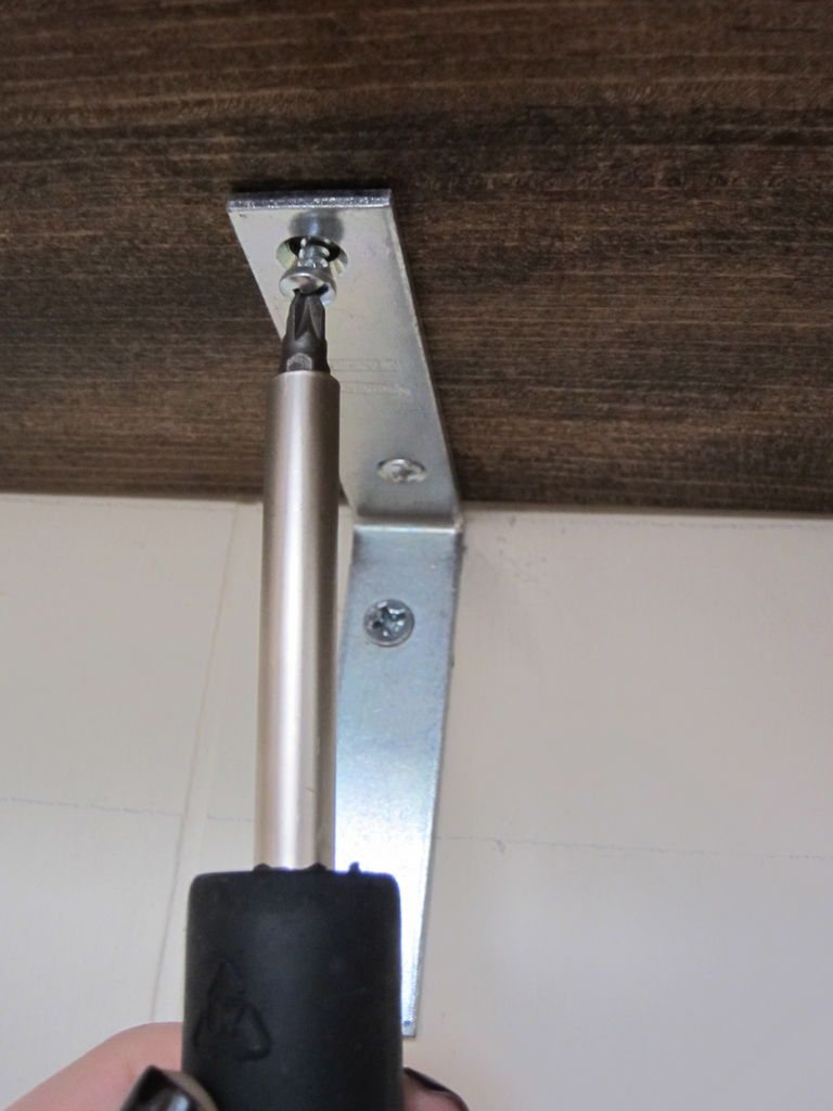 Крепление к стене