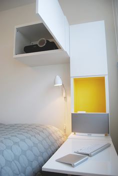 Прикроватный столик