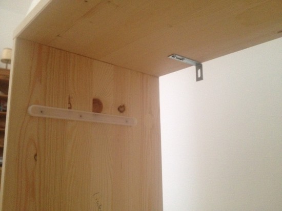 Крепление комода